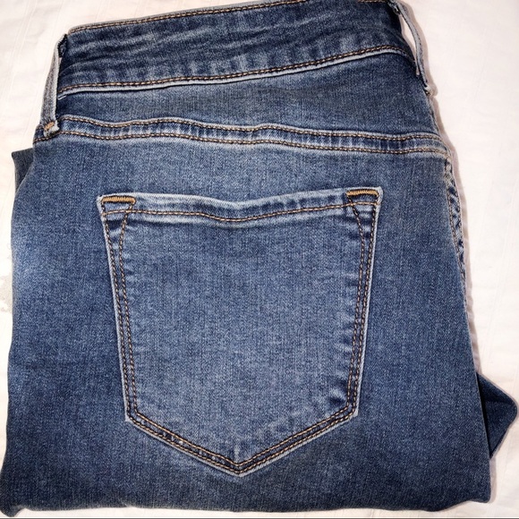 Old Navy rockstar mid rise size 10 distressed jean - Picture 3 of 7